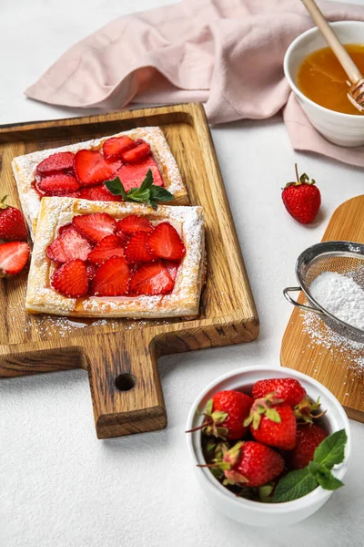 Wooden Boards Strawberry Puff Pastry Sugar Powder Light Table — Stock Photo, Image