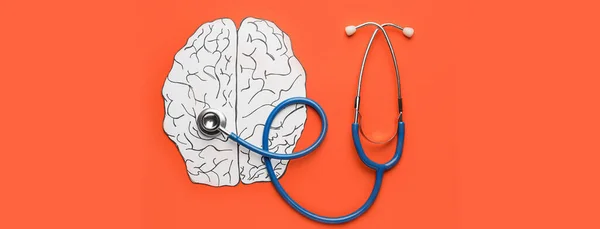 Papierhirn Und Stethoskop Auf Orangefarbenem Hintergrund Konzept Von Gehirnerkrankungen — Stockfoto
