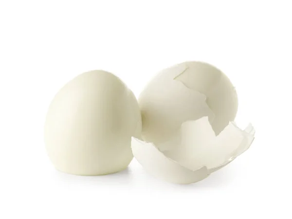 Huevos Cocidos Pelados Aislados Sobre Fondo Blanco —  Fotos de Stock