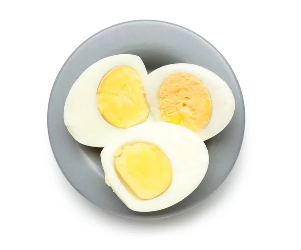 Teller Mit Geschnittenen Gekochten Eiern Auf Weißem Hintergrund — Stockfoto