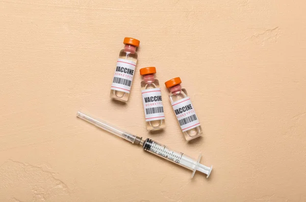 Ampule Vakcíny Proti Neštovicím Injekční Stříkačky Béžovém Pozadí — Stock fotografie