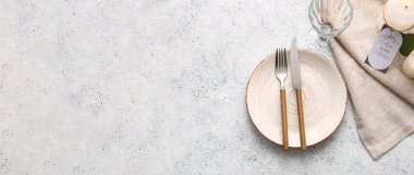 Metin için alanı olan hafif arkaplan üzerindeki basit tablo ayarı