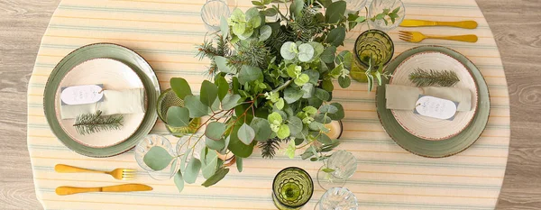 Gyönyörű Ünnepi Asztal Beállítás Virágos Dekorációval Felülnézet — Stock Fotó