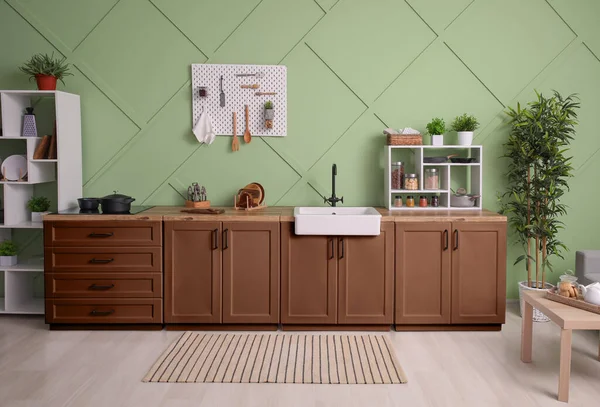 Interior Stylish Kitchen Brown Furniture Pegboard Shelving Units — Stock Photo, Image