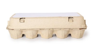 Beyaz arkaplanda izole edilmiş yumurtalar için kutu