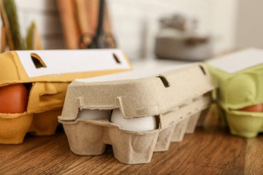 Tavuklu yumurta tutanlar, yakın plan.