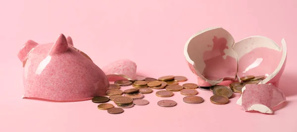 Broken Piggy Bank Coins Pink Background — Stock Photo, Image