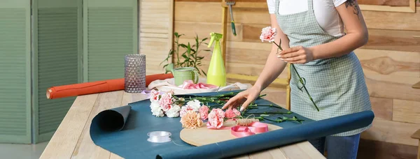 Female Florist Making Beautiful Bouquet Shop — Stock Photo, Image