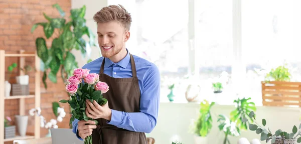 Young Male Florist Bouquet Roses Shop — Stock Photo, Image