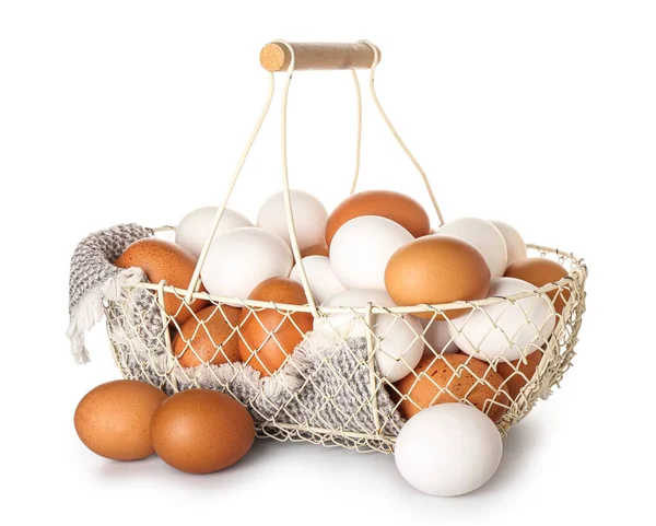 Cesta Con Diferentes Huevos Pollo Aislados Sobre Fondo Blanco — Foto de Stock