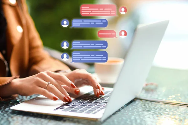 Woman Laptop Chatting Online Table Cafe — Stock Photo, Image