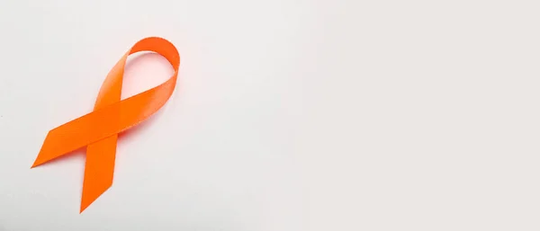 Oranje Lint Lichte Ondergrond Nierkankerbewustmakingsconcept — Stockfoto