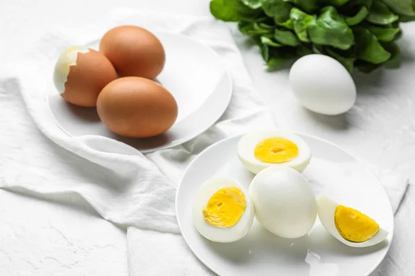 Plates Boiled Chicken Eggs Light Background Closeup — Stock Photo, Image