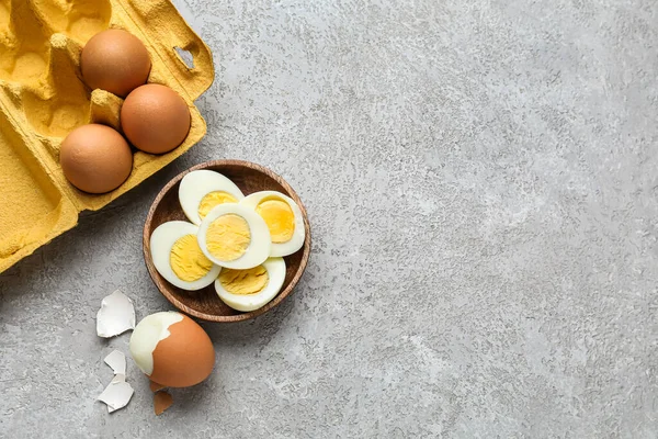 Arka Planda Bir Kase Haşlanmış Tavuk Yumurtası — Stok fotoğraf