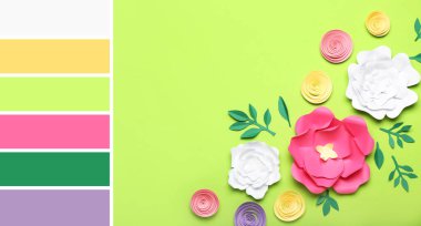 Yeşil arka planda el yapımı güzel kağıt çiçekler. Farklı renk desenleri