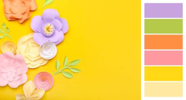 Sarı arka planda el yapımı güzel kağıt çiçekler. Farklı renk desenleri