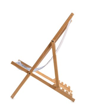 Beyaz arka planda ahşap güverte koltuğu