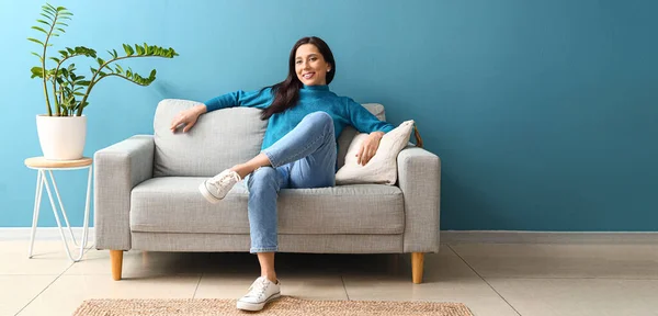 Happy Woman Resting Couch Home — Stock Photo, Image