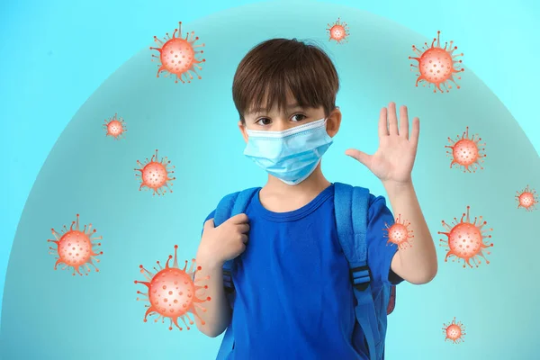 Petit Écolier Portant Masque Médical Coronavirus Dessiné Sur Fond Bleu — Photo