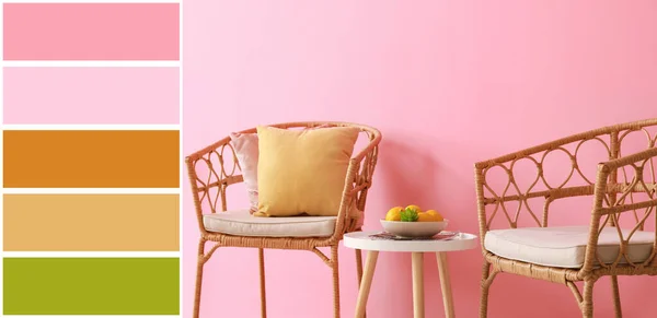快適なウィッカーチェアとピンクの壁の近くのテーブル 異なる色パターン — ストック写真