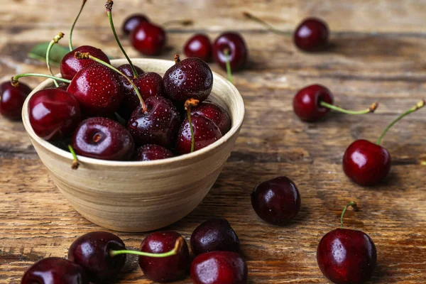 Bowl Ripe Cherry Wooden Table Closeup — 스톡 사진