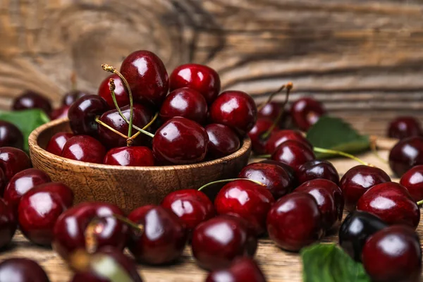 Bowl Full Tasty Cherries Wooden Background Closeup — 스톡 사진