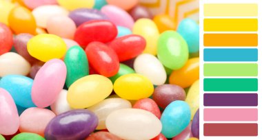 Bir yığın tatlı şeker, yakın plan. Farklı renk desenleri