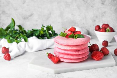 Masada leziz krep ve çilekli pansiyon.