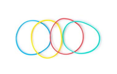 Beyaz arka planda farklı lastik bantlar