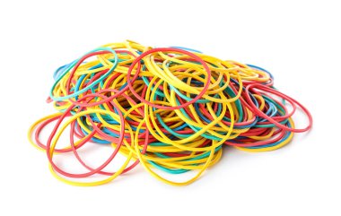 Beyaz arka planda elastik lastik yığını