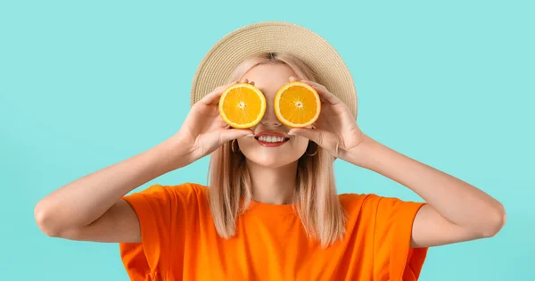 Funny Young Woman Cut Orange Light Blue Background — Stock Photo, Image