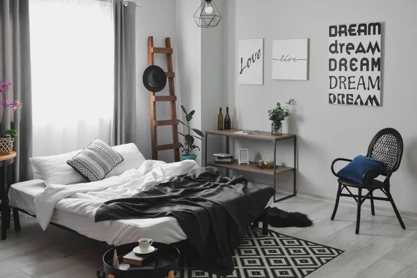 Interior Stylish Bedroom Posters Shelving Unit — ストック写真