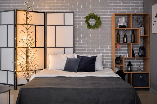 Interior Stylish Bedroom Wreath Shelving Unit Glowing Lights — Stockfoto