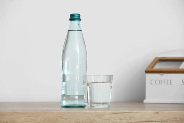 Bottle Glass Clean Water Kitchen Counter — Stok fotoğraf