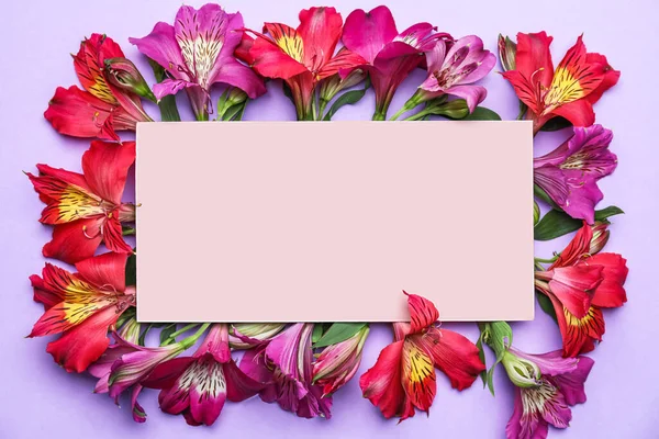 Blanco Kaart Met Mooie Alstroemeria Bloemen Lila Achtergrond — Stockfoto