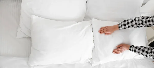 Woman Making Bed Home Top View — Stock Photo, Image