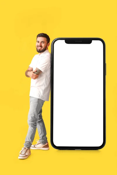 Cool Tattooed Young Man Big Smartphone Yellow Background — Stock Photo, Image