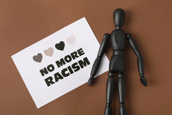 Μαύρο Μανεκέν Και Φύλλο Χαρτιού Κείμενο Οχι Περισσοτερα Racism Στο — Φωτογραφία Αρχείου