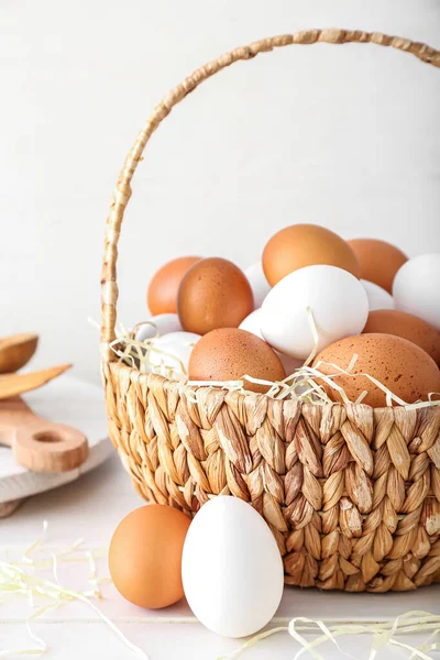 Wicker Basket Chicken Eggs White Wooden Table — Stock Photo, Image