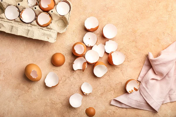 Composition Broken Egg Shells Color Background — Stock Photo, Image