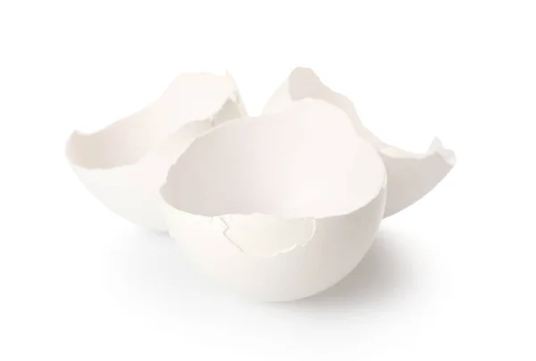 白い背景の上の卵の殻 — ストック写真