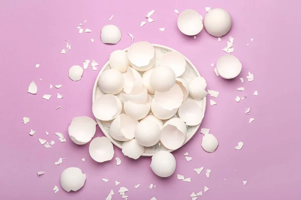 Plate Broken Egg Shells Lilac Background — Photo