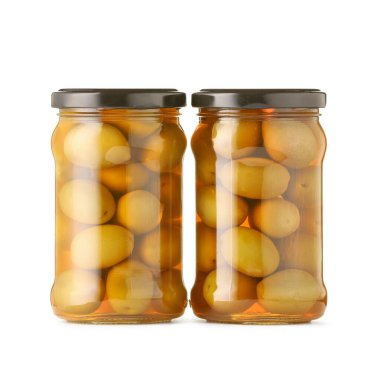 Yeşil arkaplanda yeşil zeytin kavanozları