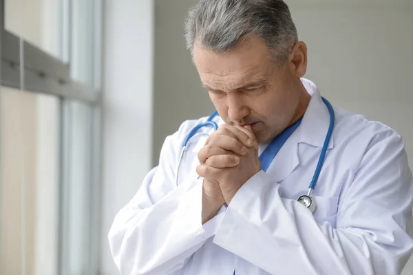 Praying Mature Male Doctor Clinic — Stockfoto