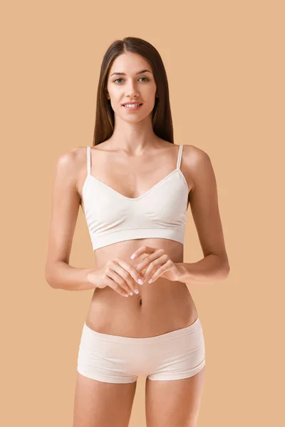 Young Tanned Woman Underwear Beige Background — Stock Photo, Image