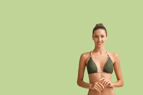 Young Tanned Woman Swimsuit Green Background — Stok fotoğraf