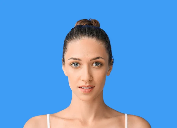 Young Tanned Woman Blue Background Closeup — Fotografia de Stock