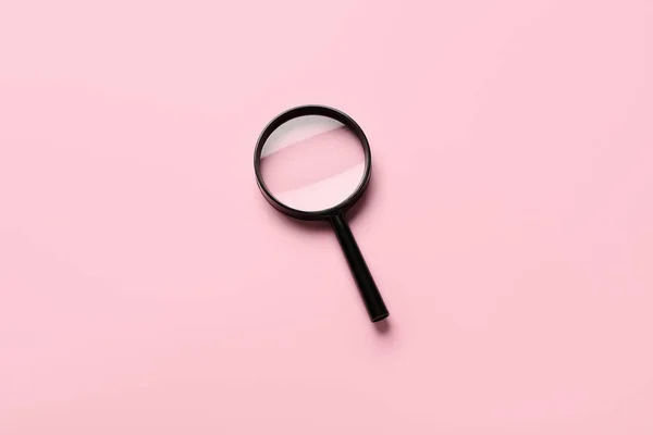 Magnifying Glass Pink Background — Fotografia de Stock