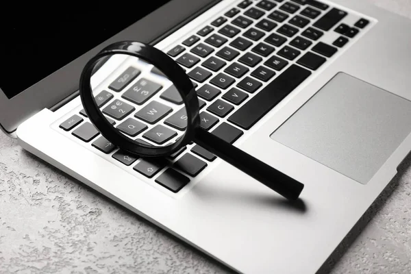 Laptop Magnifier Light Background Concept Search — Stock Photo, Image