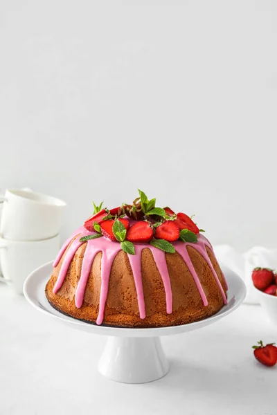 Dessert Stand Tasty Strawberry Cake Table — 图库照片